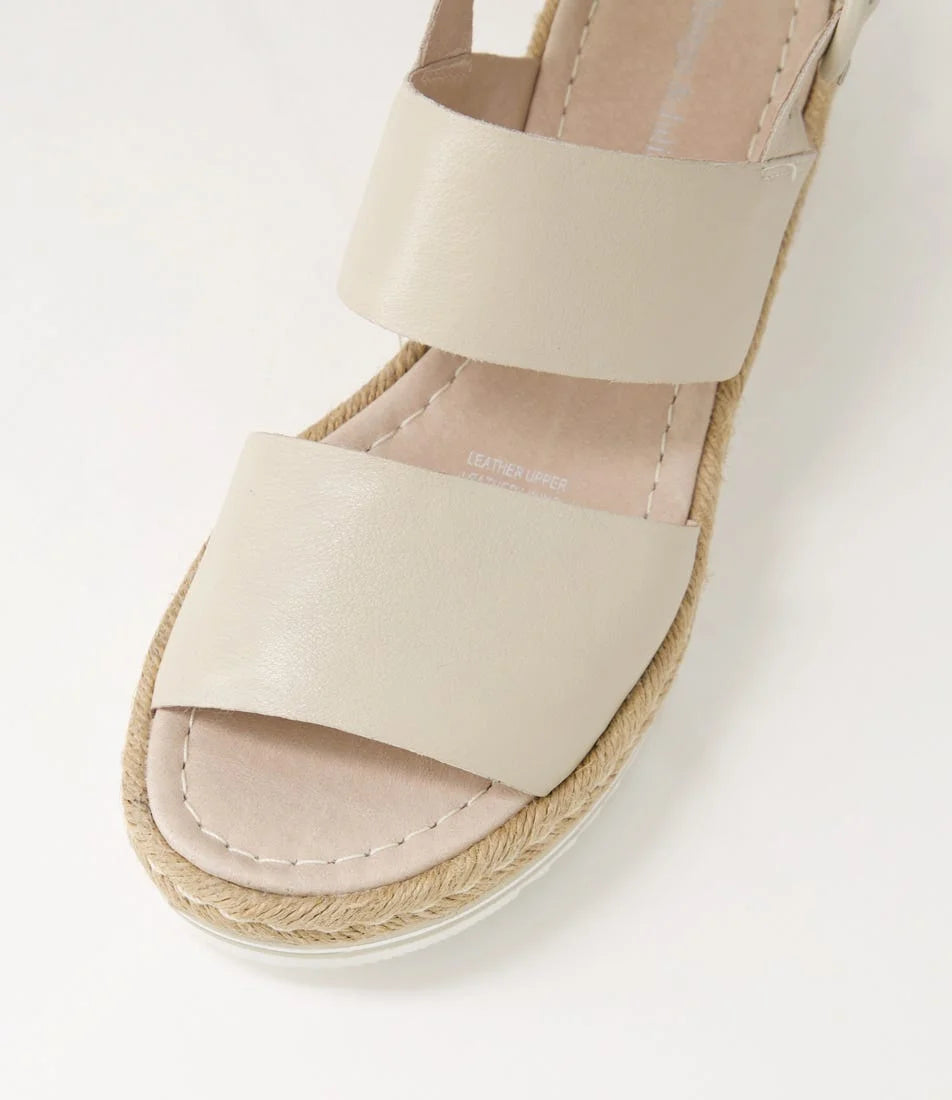 Django & Juliette - Atha Almond