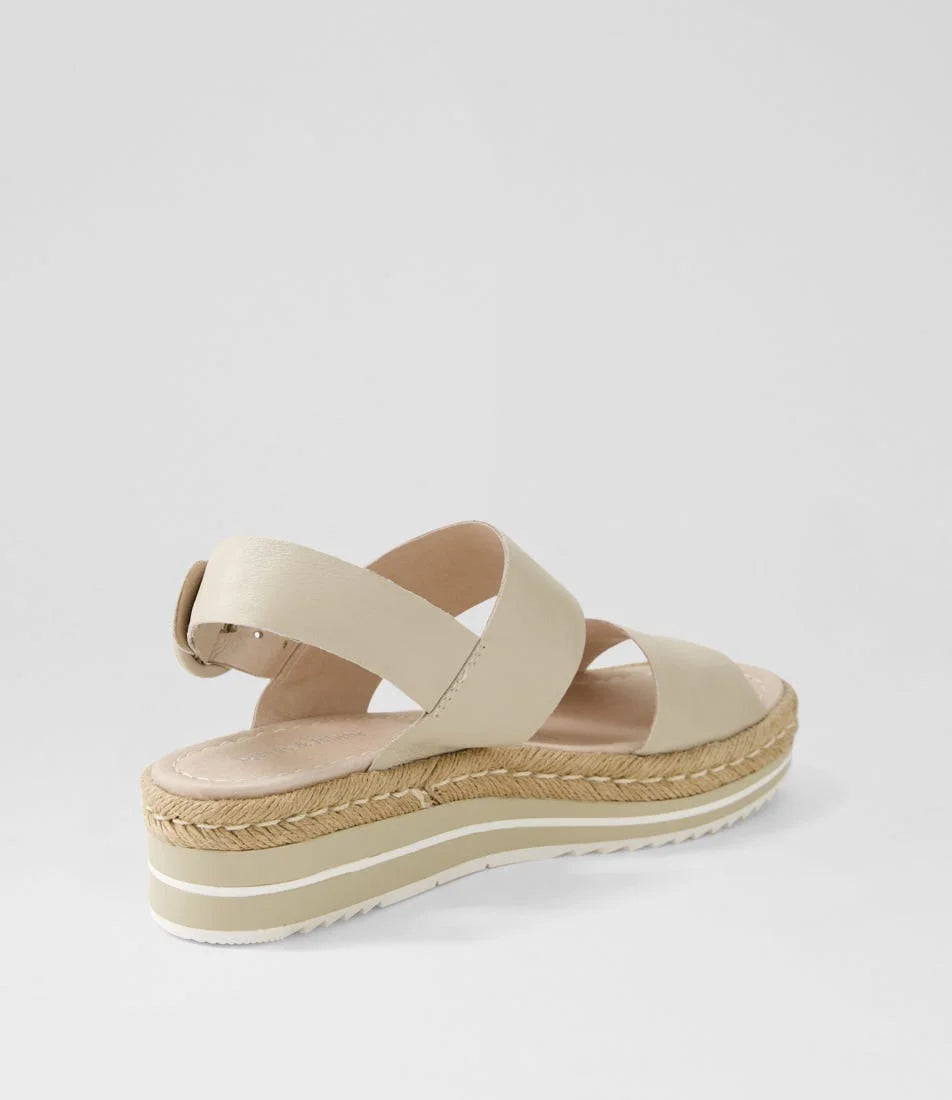 Django & Juliette - Atha Almond