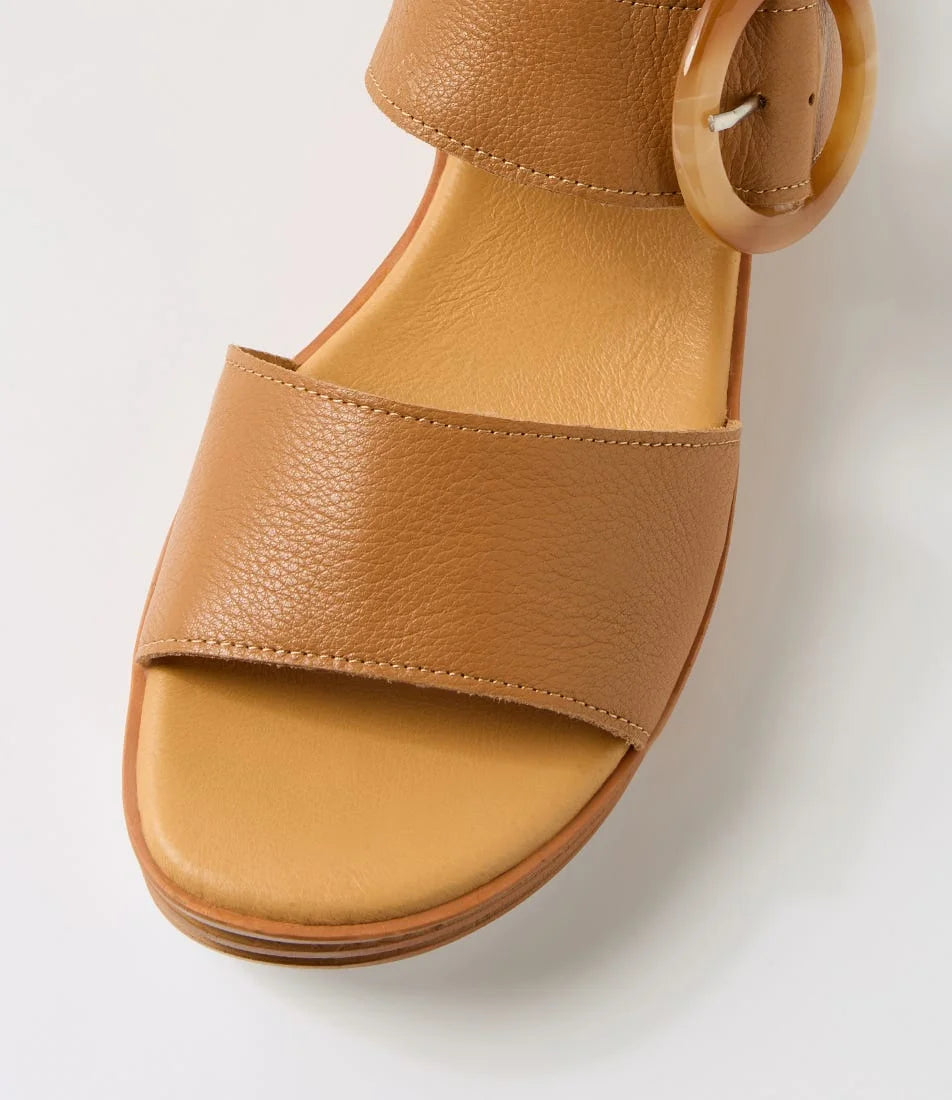 Django & Juliette - Cubbie Dark Tan