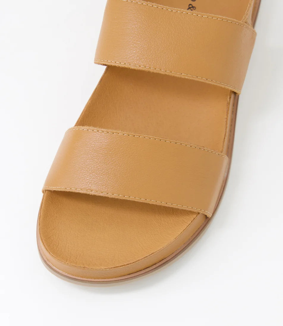 Django & Juliette - Quffle Dk Tan