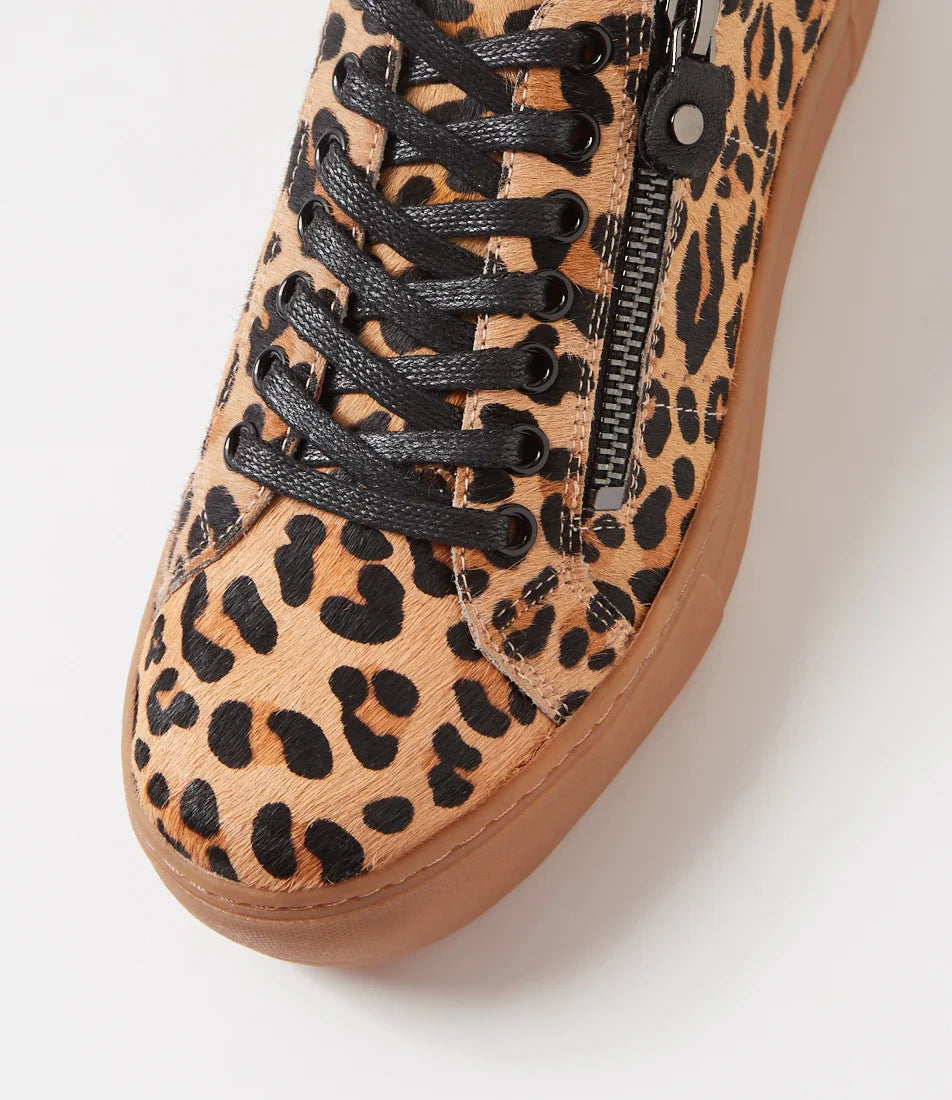 Django & Juilette - Froggy Tan Leopard