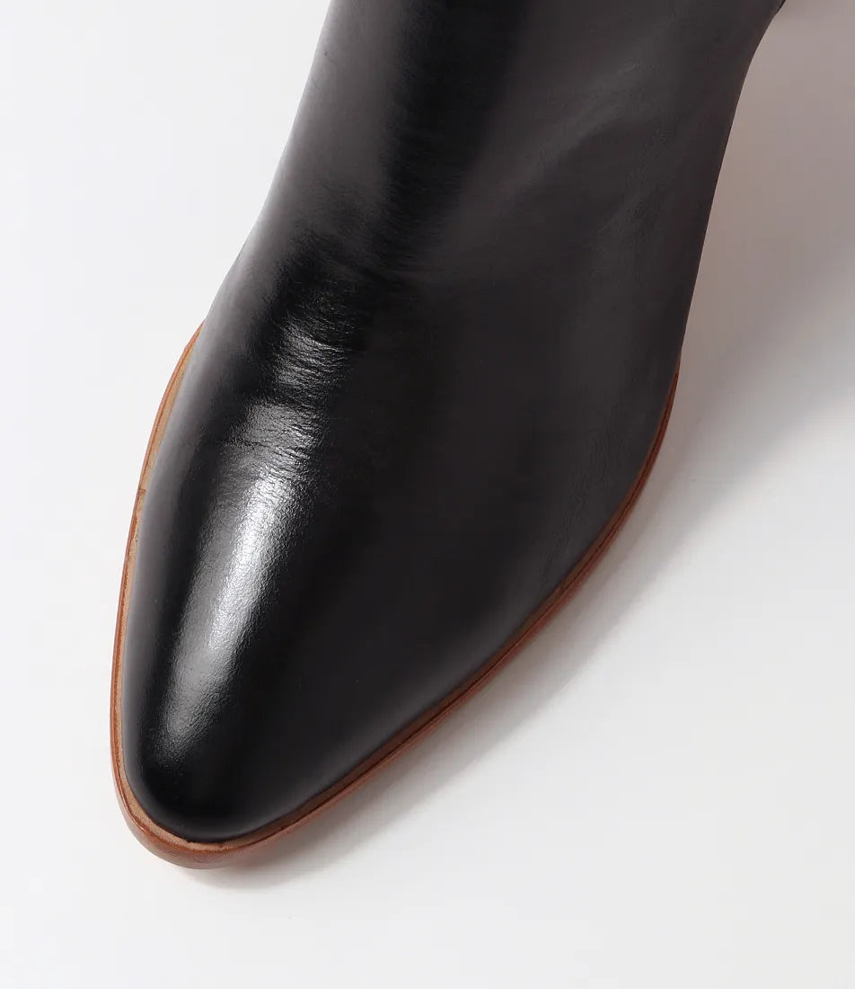 Django & Juliette - Aisley