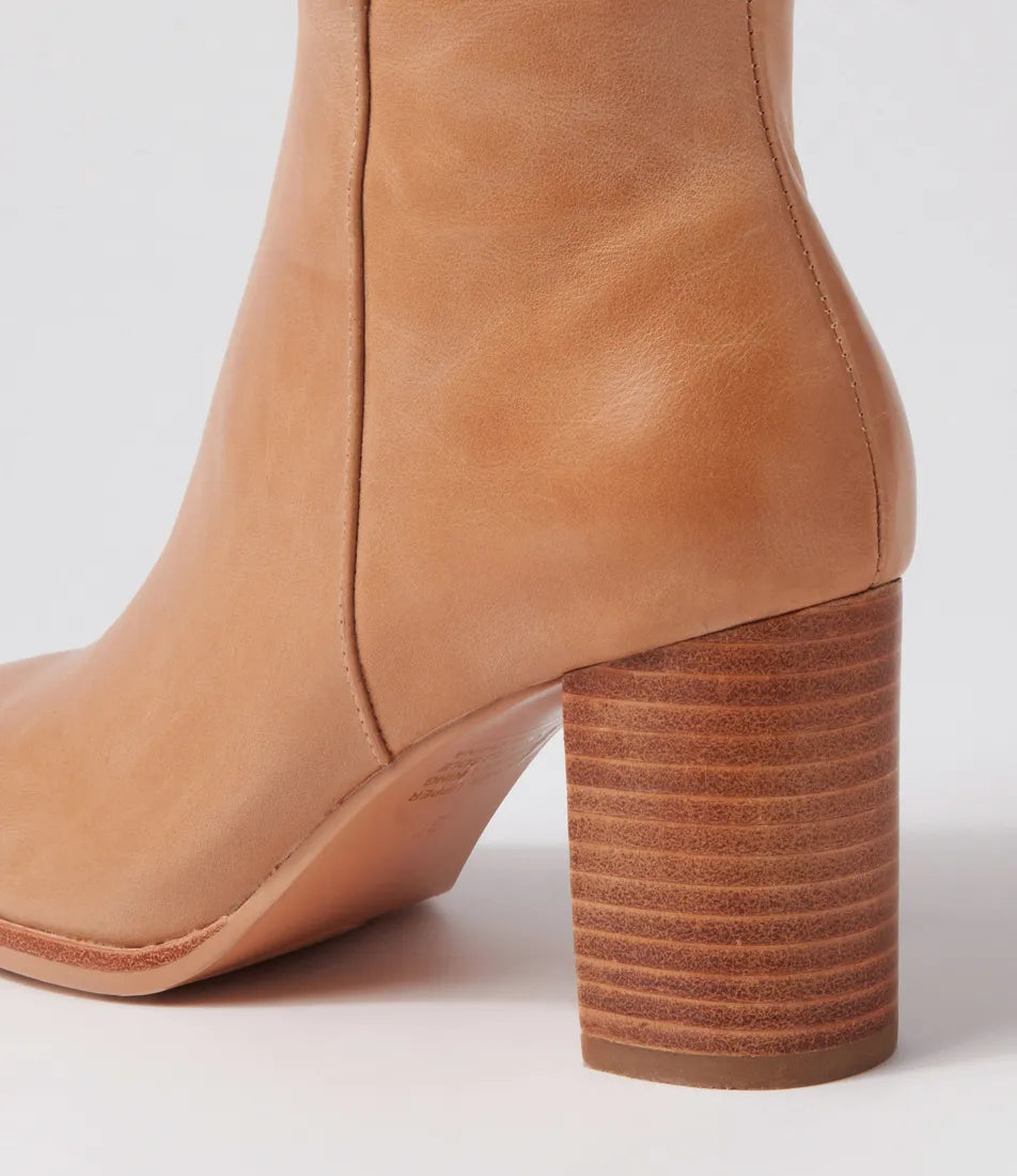 Django & Juliette - Aisley