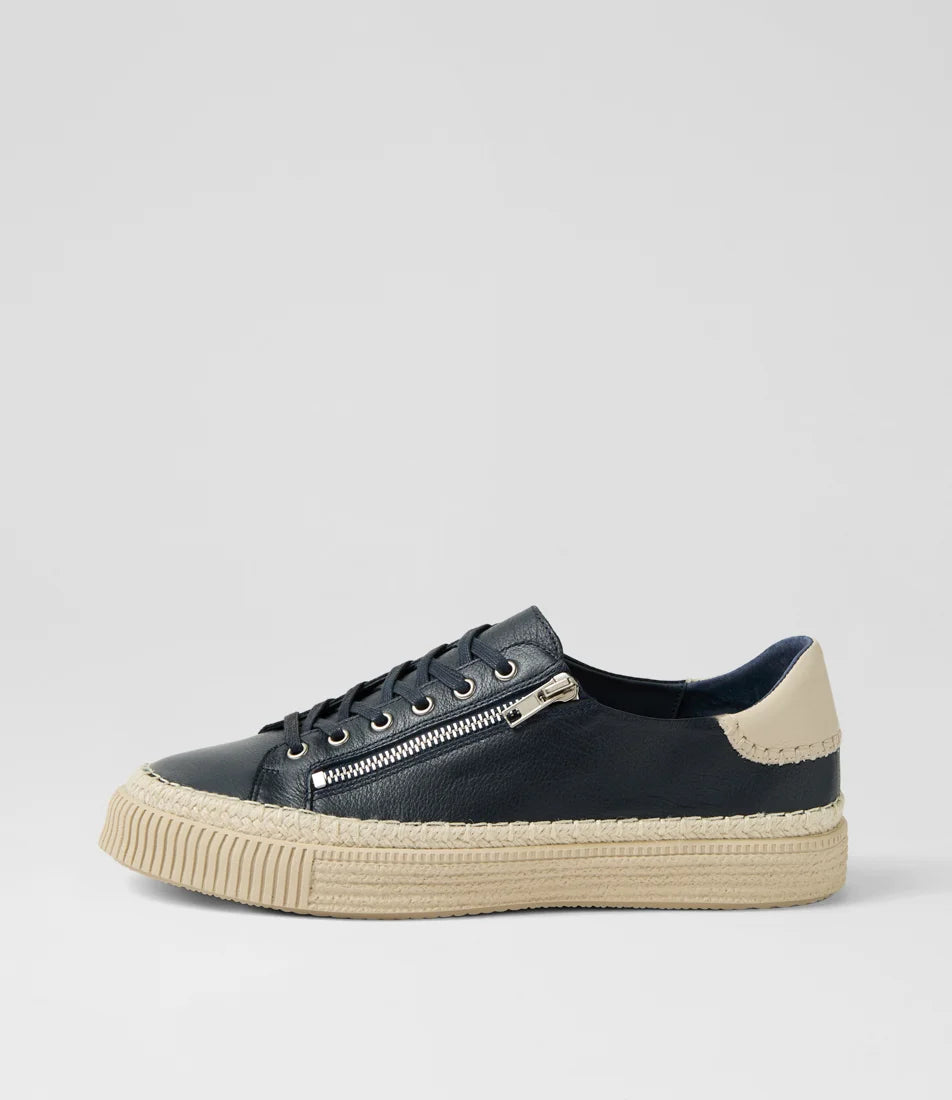 Django & Juilette - Tarbes Navy Almond