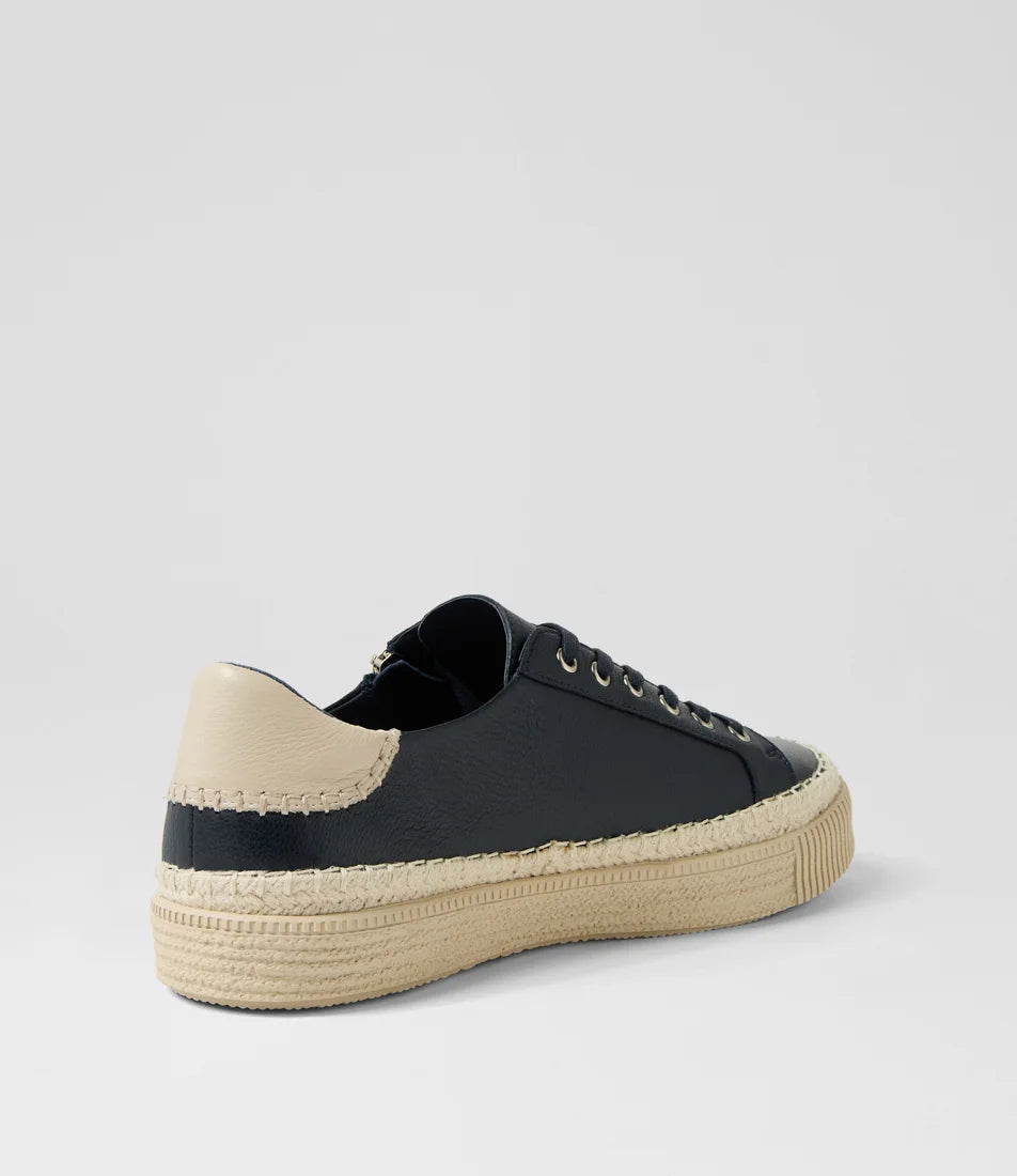 Django & Juilette - Tarbes Navy Almond