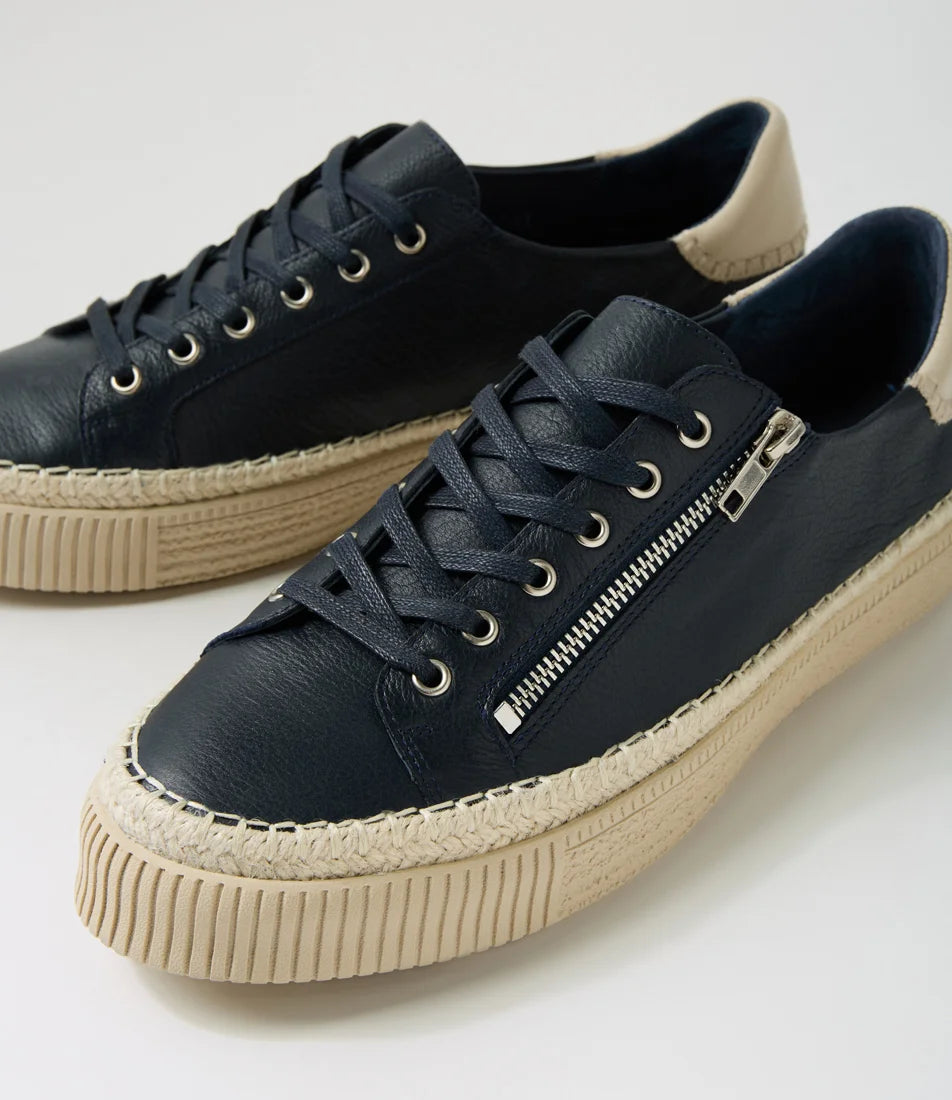 Django & Juilette - Tarbes Navy Almond