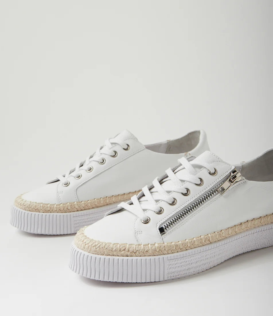 Django & Juilette - Tarbes White