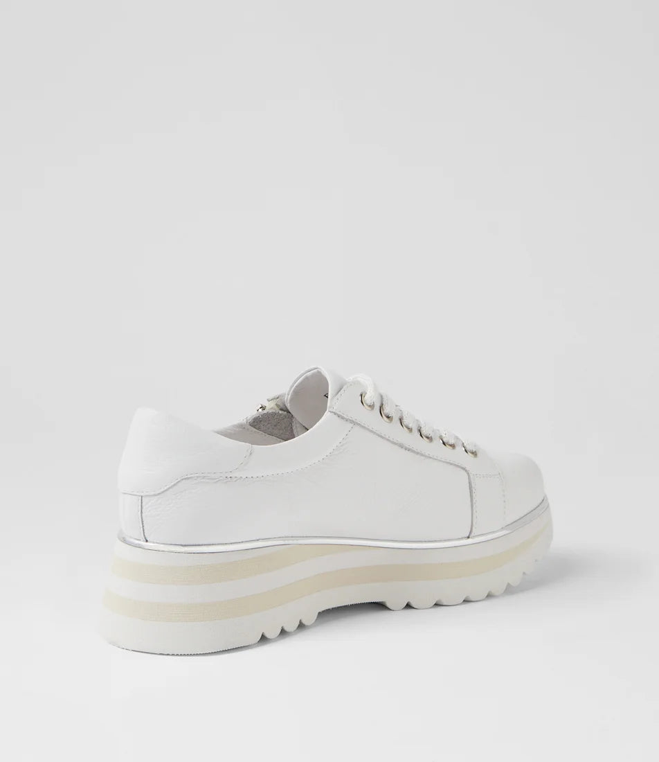 Django & Juliette - Eammes White