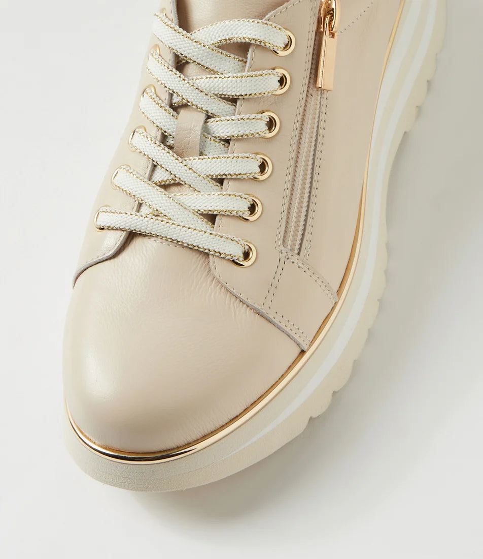 Django & Juliette - Eammes Milk