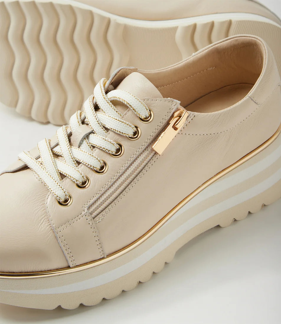 Django & Juliette - Eammes Milk