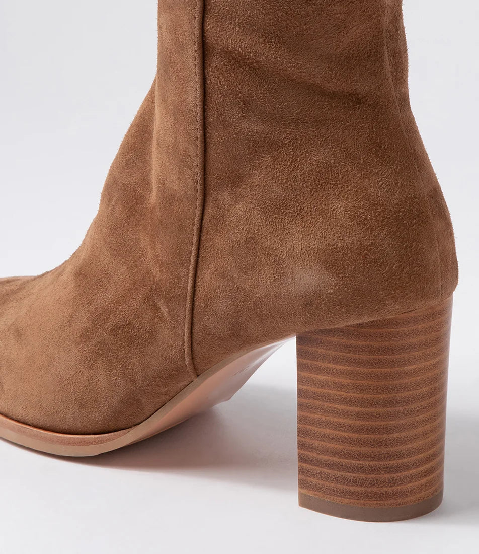 Django & Juliette - Allouta Lt Choc Suede