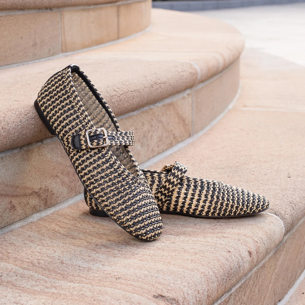 EOS - Santalum Black Raffia