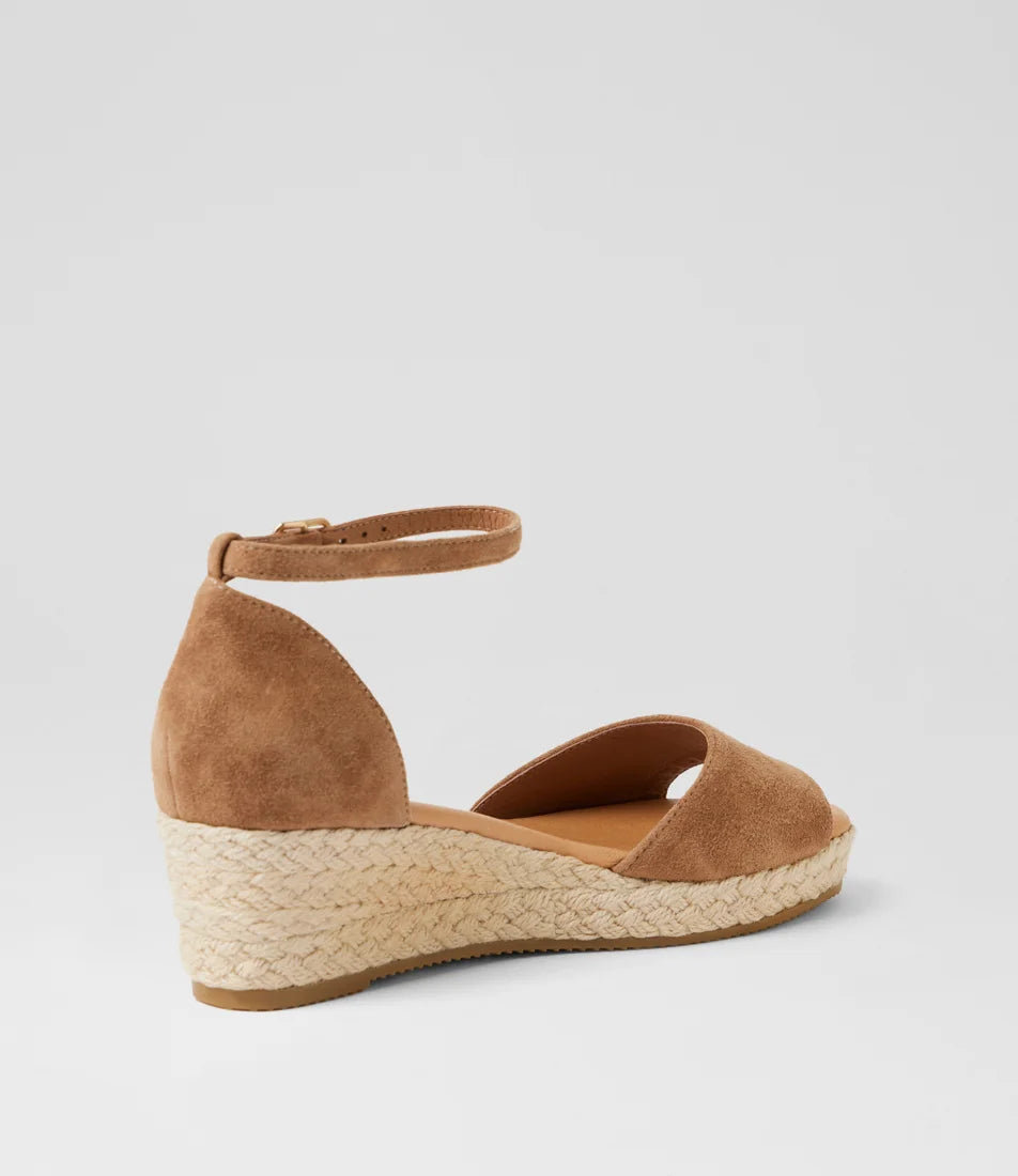 Django & Juliette - Skip Lt Choc Suede