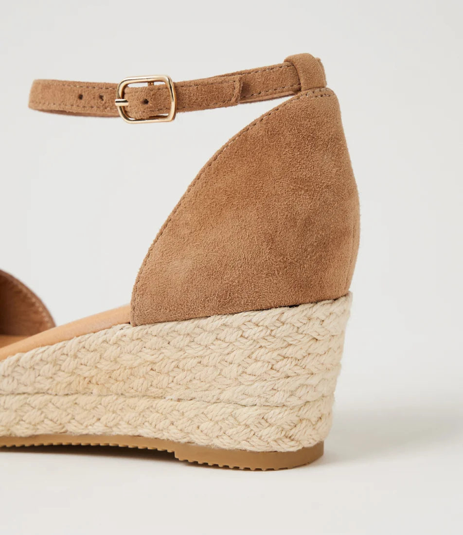 Django & Juliette - Skip Lt Choc Suede